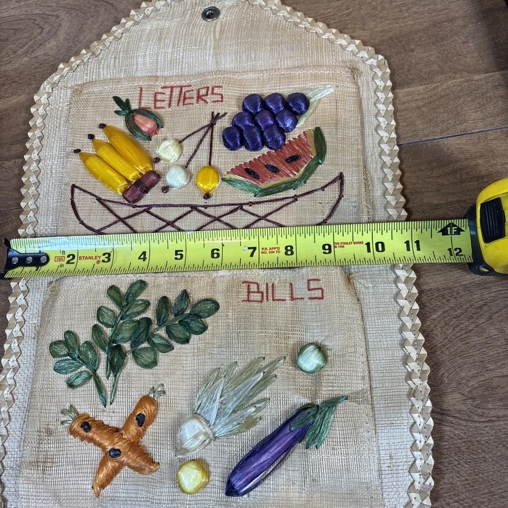 Vtg Woven Straw/Rattan Wall Organizer Mail/Bills/Misc Holder Kitschy Vegetables
